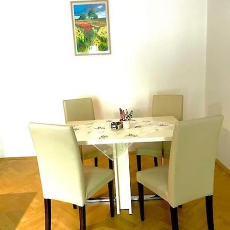 2,5 Izbovy Apartman V Ruzinove S Parkovanim Zdarma 브라티슬라바 외부 사진
