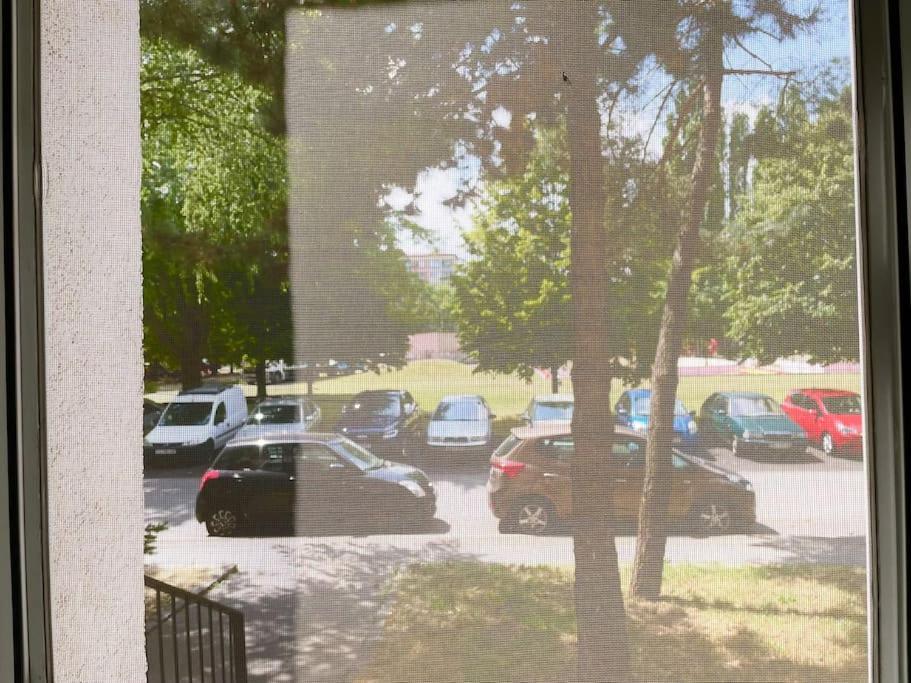 2,5 Izbovy Apartman V Ruzinove S Parkovanim Zdarma 브라티슬라바 외부 사진